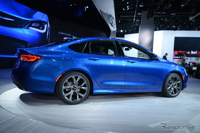 新型 クライスラー 200 の 200S