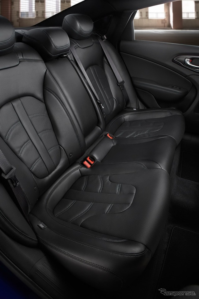 新型 クライスラー 200 の 200S