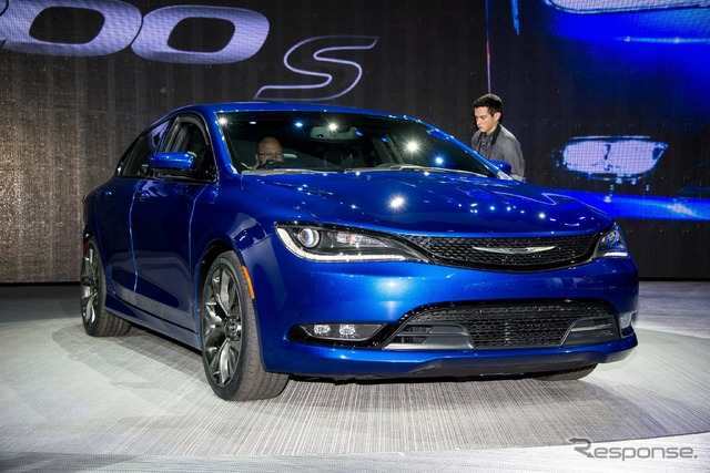 新型 クライスラー 200 の 200S