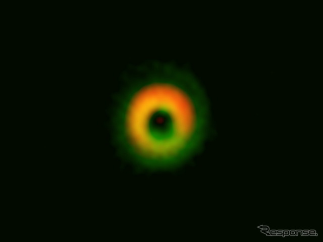 アルマ望遠鏡によるHD142527の観測画像。色付けは上の画像と同じ。