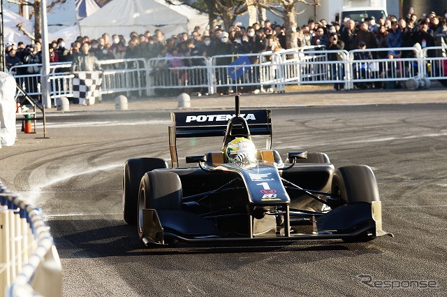 今年から使用されるスーパーフォーミュラの新シャシー「SF14」、ホンダエンジンを搭載したバージョンがオートサロンのデモ走行に登場した。