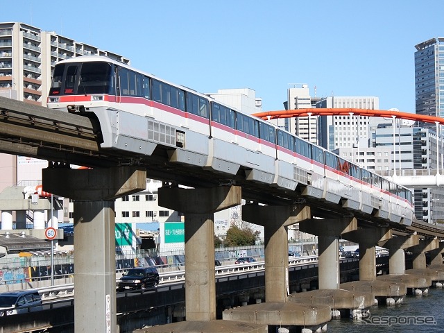 3番手の浜松町10時8分発の普通列車は、1000形登場当初の塗装をまとった1085号編成だった。