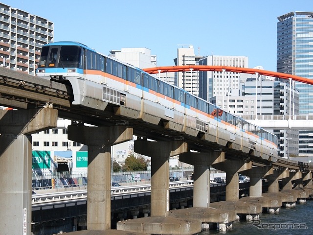 4番手の浜松町10時12分発の空港快速。2000年のリニューアル時の塗装をまとった1001号編成で運転された。