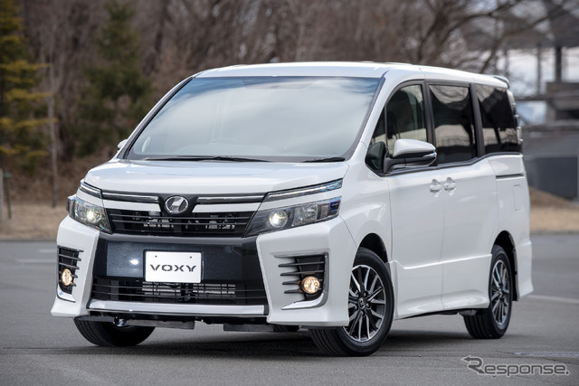 トヨタ・ヴォクシー ZS