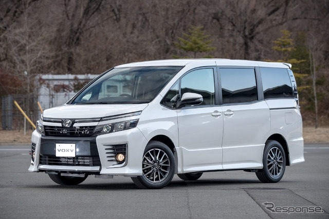 トヨタ・ヴォクシー ZS