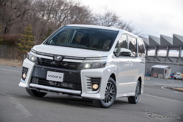 トヨタ・ヴォクシー ZS