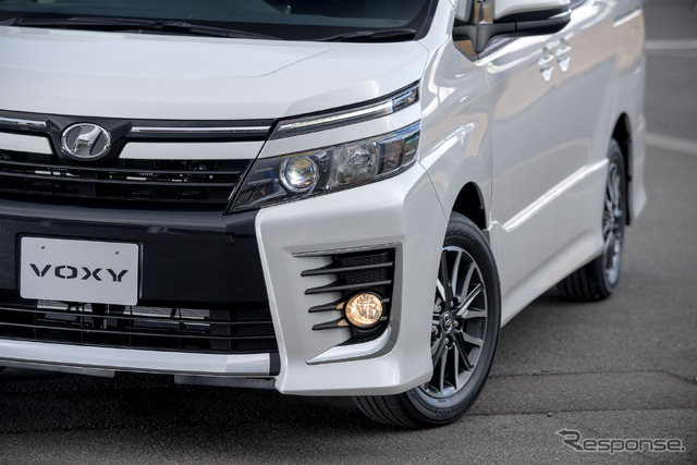 トヨタ・ヴォクシー ZS