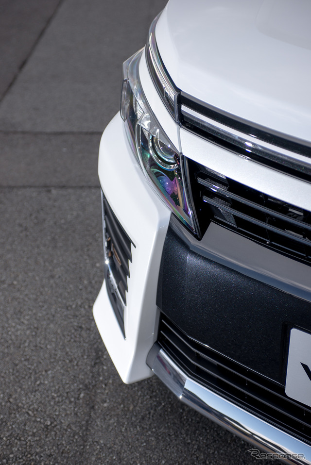 トヨタ・ヴォクシー ZS