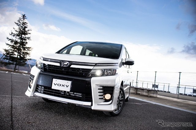 トヨタ・ヴォクシー ZS