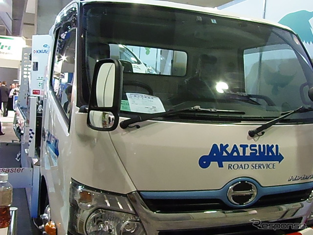 CAP急速充電機能付の車載ローダ「Q太郎」(前から撮影)。今後のEV社会において必須となるだろう