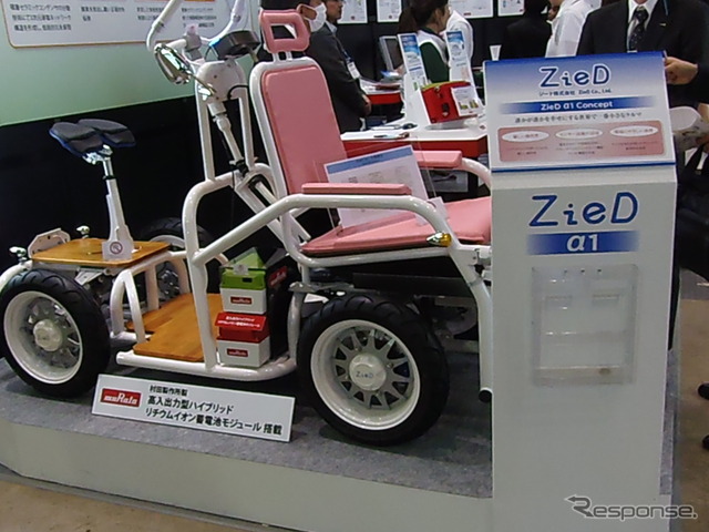 できるだけ軽量化を図るため、オープンフレーム構造になっている。総重量は94kg