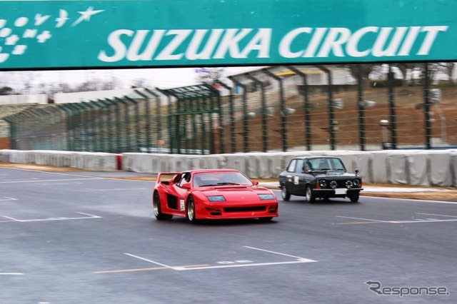 フェラーリ・テスタロッサケーニッヒ(左)とスバル・1300Gラリー