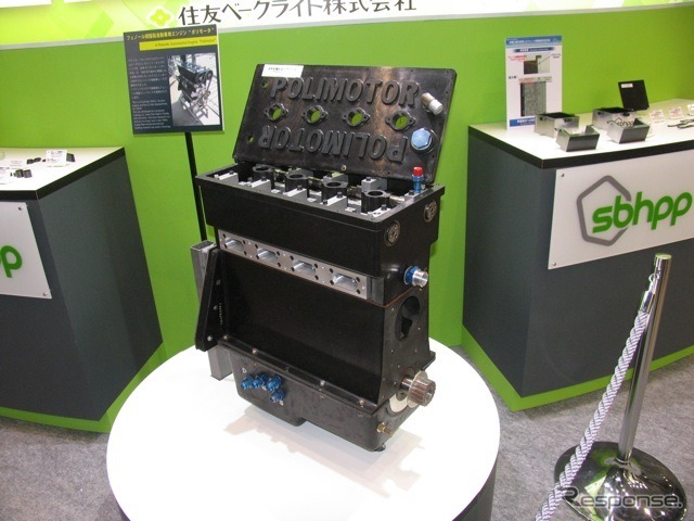80年代に開発されたフェノール樹脂製のレーシングエンジン。ピストンなどの内部パーツやスリーブ、吸排気ポートなどは金属製だ