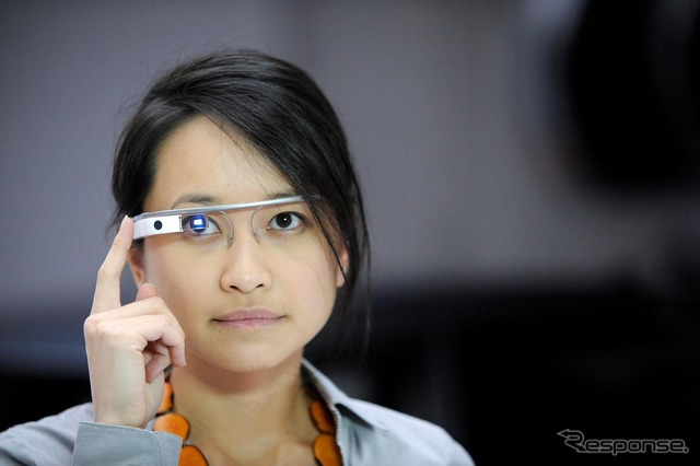 Google Glass(グーグルグラス)と連携した新型 ヒュンダイ ジェネシスセダン