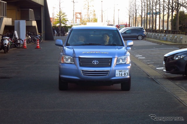 燃料電池自動車体験試乗会(福岡モーターショー14)