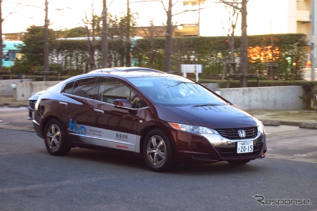 燃料電池自動車体験試乗会(福岡モーターショー14)