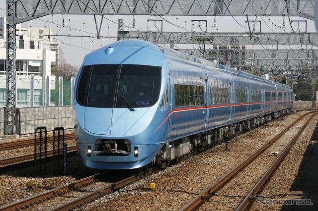 小田急は3月28日に「小尾の総合車両所親子見学会」を開催。写真は同イベントで運転台見学と記念撮影ができるロマンスカー・MSE（60000形）