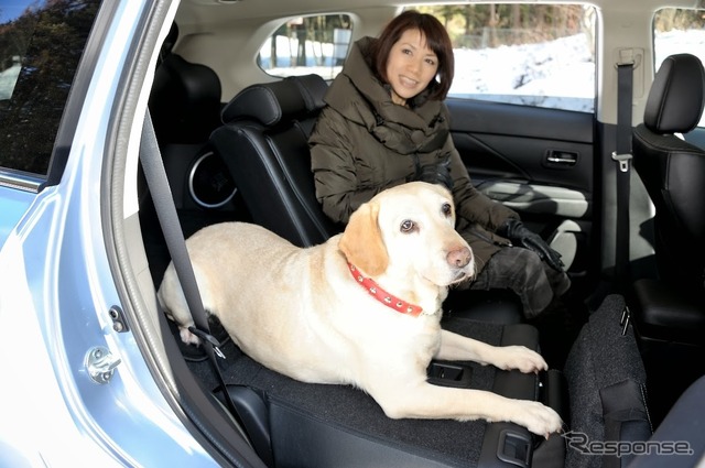 アウトランダーPHEVと愛犬の旅…雪景色の富士河口湖リゾートを満喫