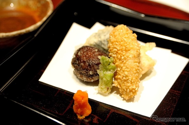 夕食は懐石フルコース