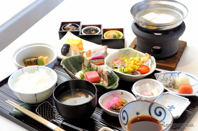 朝食も高級旅館風和食