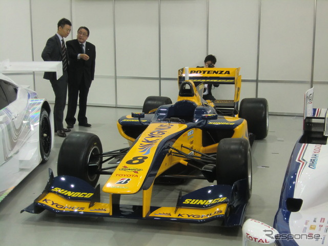 カーナンバー8のSF14・トヨタにはロイック・デュバルが乗る(発表会は欠席)。