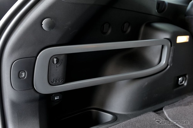 新型ジープ チェロキー (写真は発売前のテスト車)