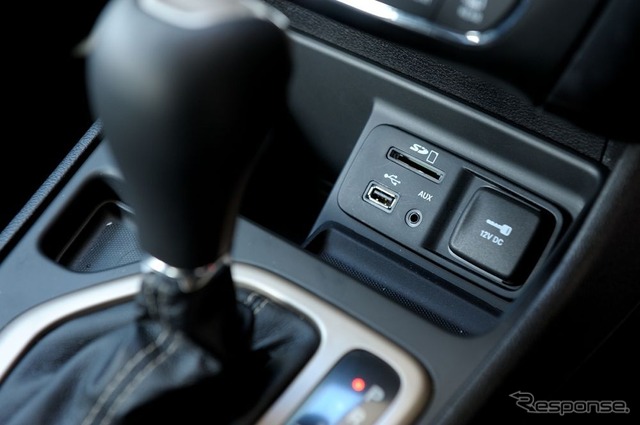 新型ジープ チェロキー (写真は発売前のテスト車)