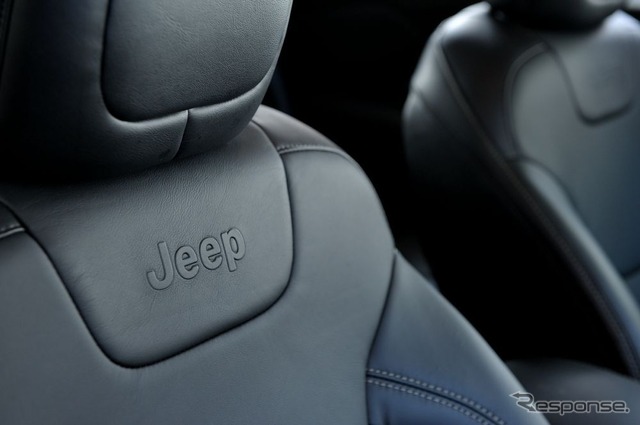 新型ジープ チェロキー (写真は発売前のテスト車)