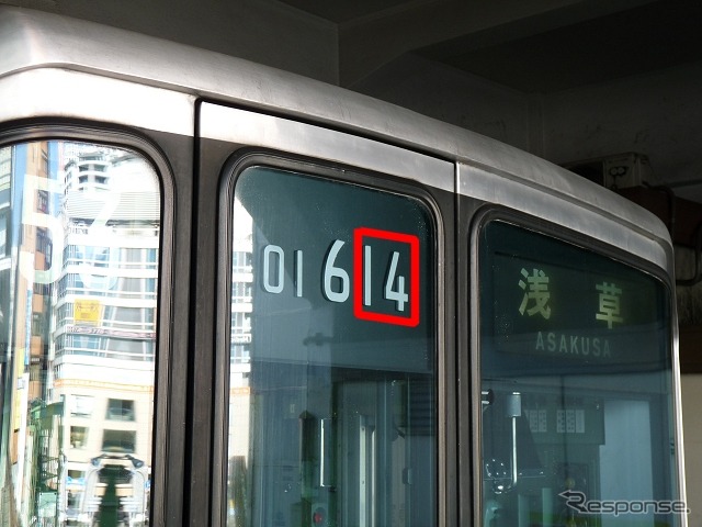 01系のうち暖房装置が搭載されていないのは第01~23編成。車体先頭部と側面に記載されている番号の下2桁(赤枠で囲った部分)が「01」~「23」なら非暖房車だ。