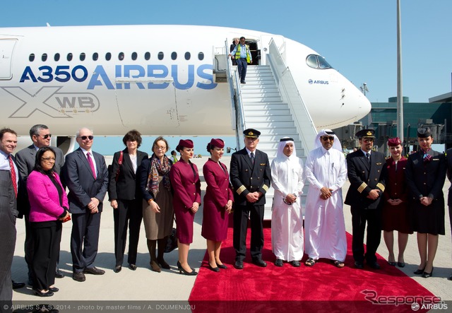 ドーハのハマド国際空港で歓迎を受けるA350 XWB