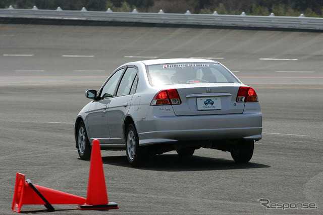 タイヤで安全運転---ブリヂストン レッスン体験記