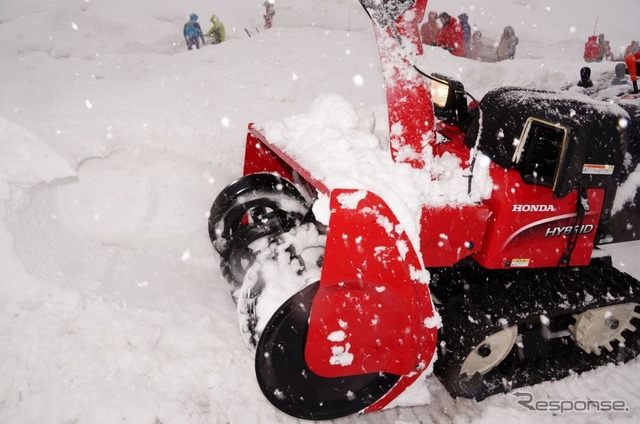 ホンダのハイブリッド除雪機の性能体験［動画］