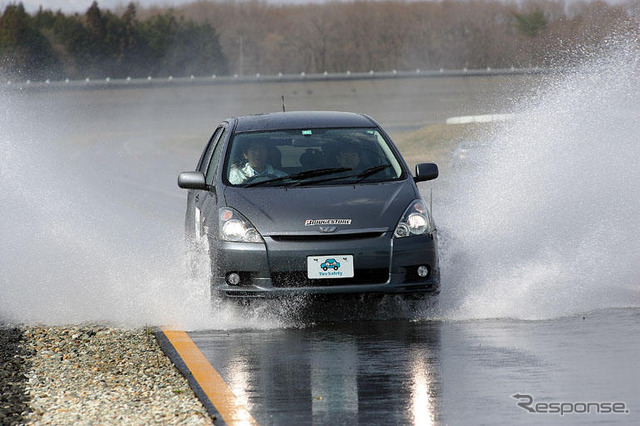 タイヤで安全運転---ブリヂストン レッスン体験記