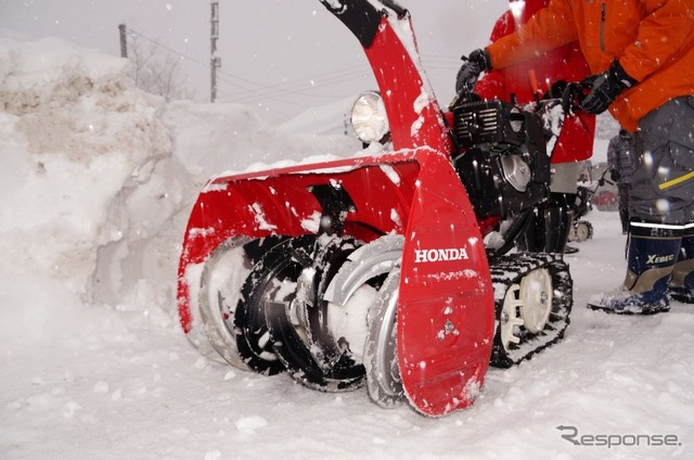 ホンダの小型除雪機