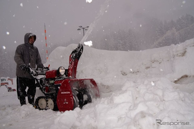 ホンダの小型除雪機