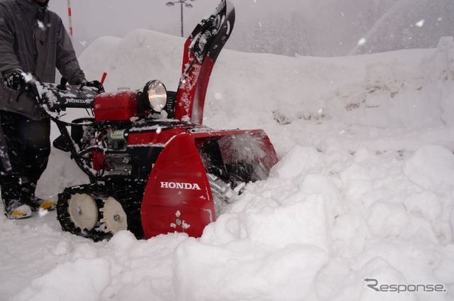 ホンダの小型除雪機