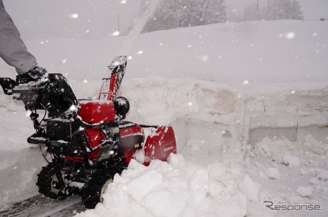 ホンダの小型除雪機