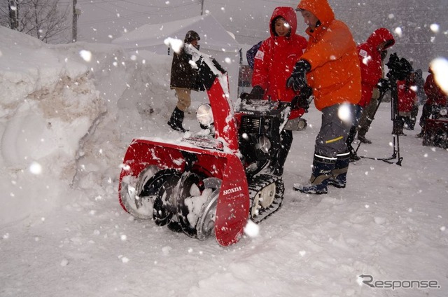 ホンダの小型除雪機