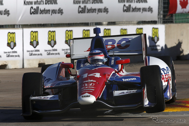 2013年、佐藤琢磨は悲願のインディカー・シリーズ初優勝を達成した。写真:Honda(2013年)