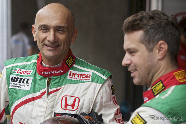 WTCCをシビックで戦っているタルクィーニ(左)とモンテイロ。写真:Honda(2013年)
