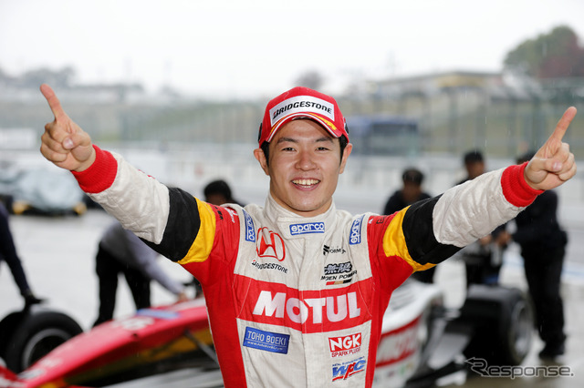 スーパーフォーミュラ初代王者となった山本尚貴。写真:Honda(2013年)