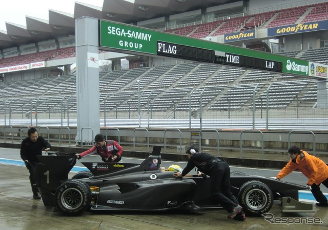 2013年12月の富士テストでの「SF14・ホンダ」。山本尚貴、中嶋大祐らがテストドライブしていた。