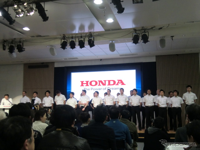 スーパーフォーミュラとSUPER GTを戦う選手・監督ら。ホンダの2014年モータースポーツ活動計画発表会にて。