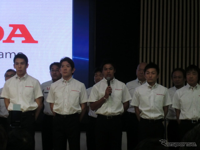 前列左から小暮卓史、武藤英紀、中山友貴、野尻智紀(前列右端はGT300を#55 CR-Zで戦う高木真一)。