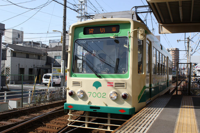 荒川車庫前駅で停まります