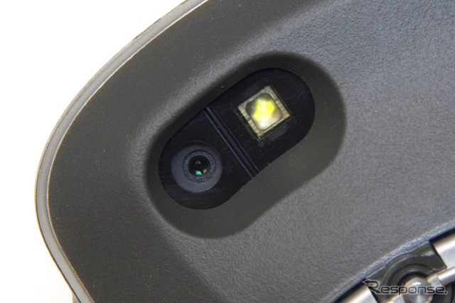 カメラにはLEDのライトが追加された。
