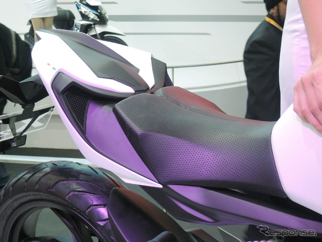 TVS ドラケンX21(デリーモーターショー14)