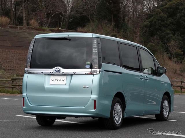 【トヨタ ノア＆ヴォクシー 新型発売】充実装備で音も静か。でもお買い得感でガソリン車も魅力