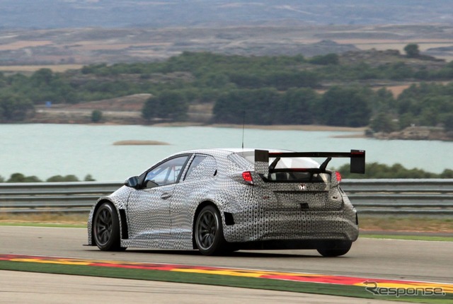 スペインで初テストを行ったホンダ シビック WTCC の2014年モデル