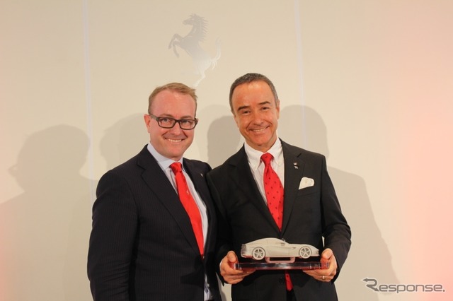 フェラーリ・ジャパンプレジデント&CEOのハーバート・アプルロス氏(左)とニコルコンペティツィオーネ代表取締役社長のニコ・ローケレ氏(右)